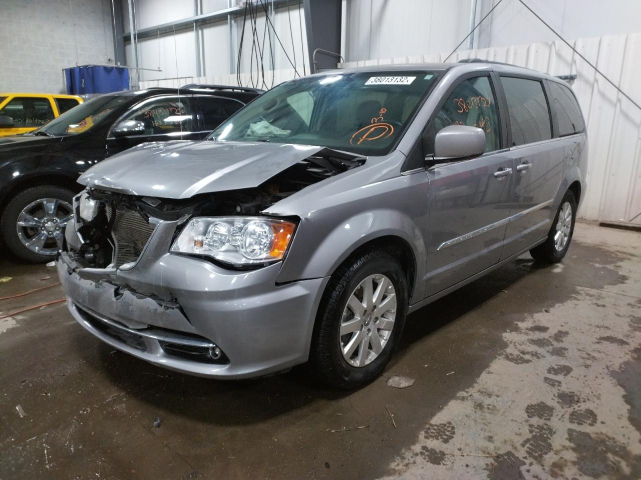 Photo 2 from auction – 2016 CHRYSLER TOWN & COU with VIN 2C4RC1BG6GR308109