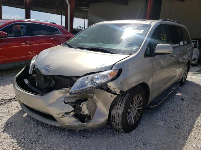 Photo 2 from auction – 2015 TOYOTA SIENNA XLE with VIN 5TDYK3DC1FS676871