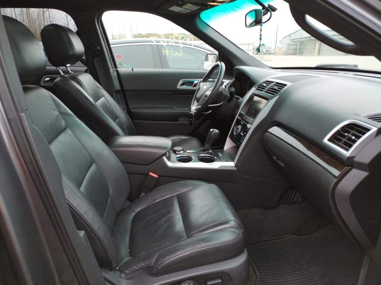 Photo 5 from auction – 2014 FORD EXPLORER L with VIN 1FM5K8F86EGA45417