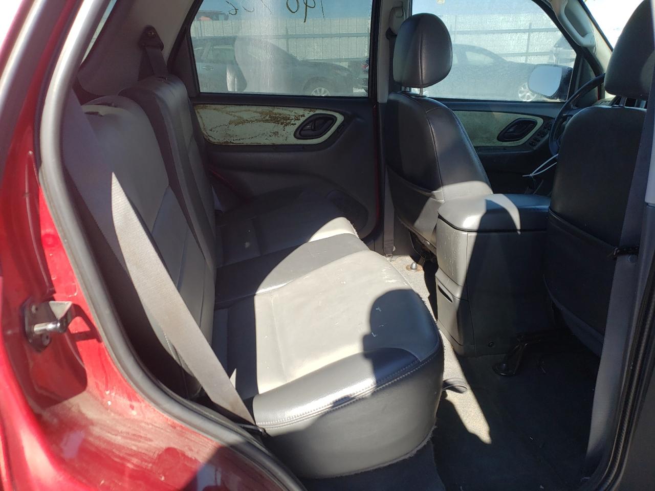 Photo 6 from auction – 2004 FORD ESCAPE XLT with VIN 1FMCU93104DA18244
