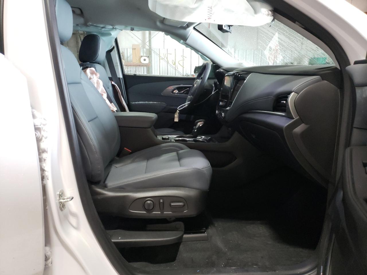 Photo 5 from auction – 2021 CHEVROLET TRAVERSE with VIN 1GNERHKW3MJ262808