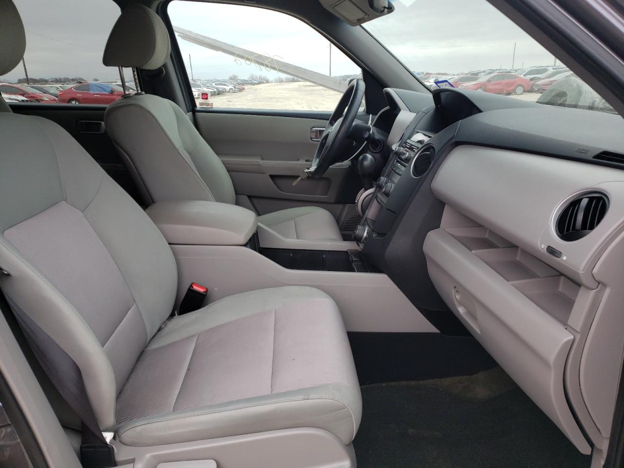 Photo 5 from auction – 2015 HONDA PILOT SE with VIN 5FNYF4H31FB078868