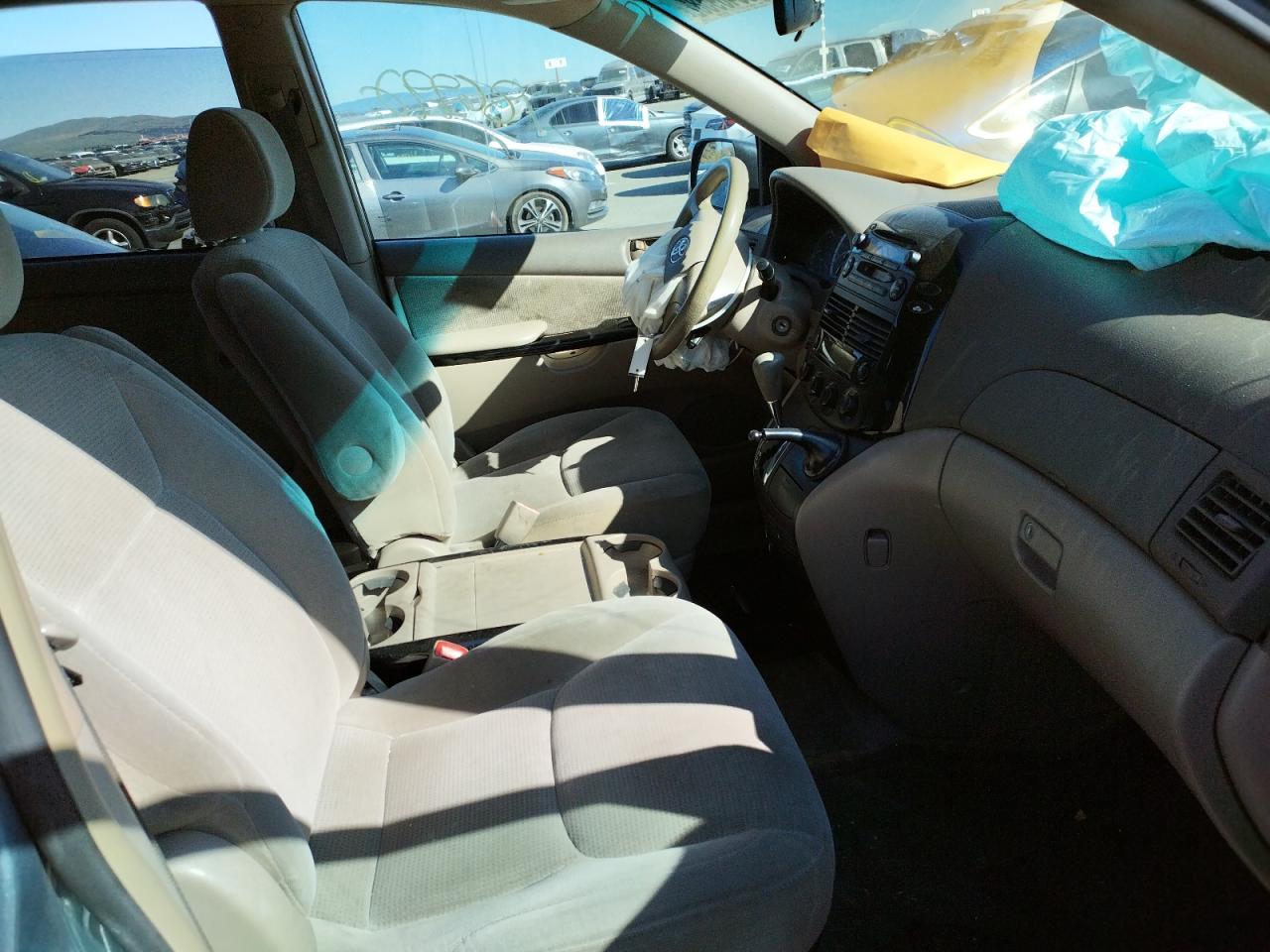 Photo 5 from auction – 2005 TOYOTA SIENNA CE with VIN 5TDZA23C35S262556