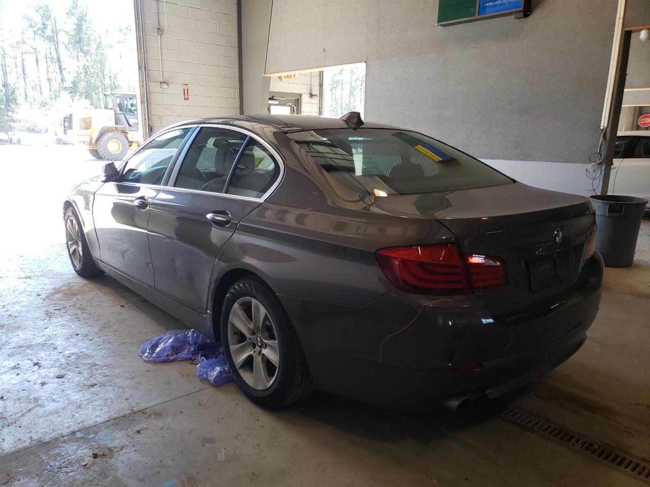 Photo 3 from auction – 2011 BMW 528 I with VIN WBAFR1C55BC741806