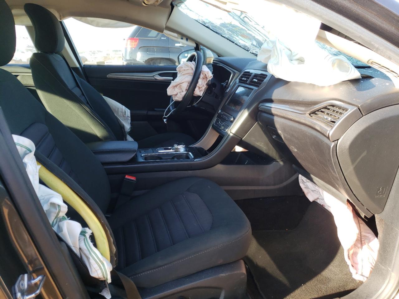 Photo 5 from auction – 2017 FORD FUSION SE with VIN 3FA6P0HD5HR108774