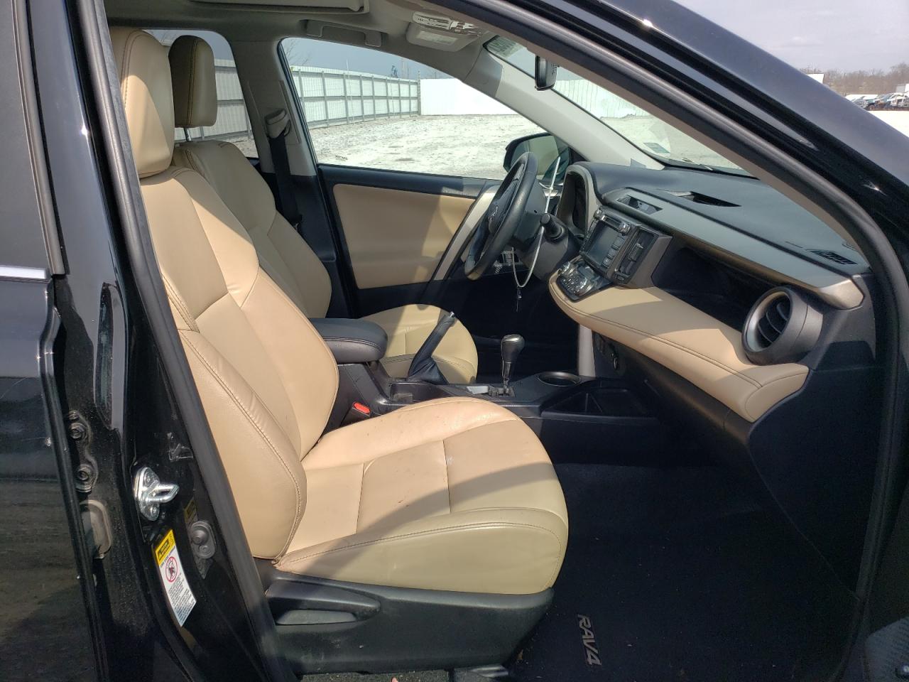Photo 5 from auction – 2015 TOYOTA RAV4 LIMIT with VIN 2T3DFREVXFW390778