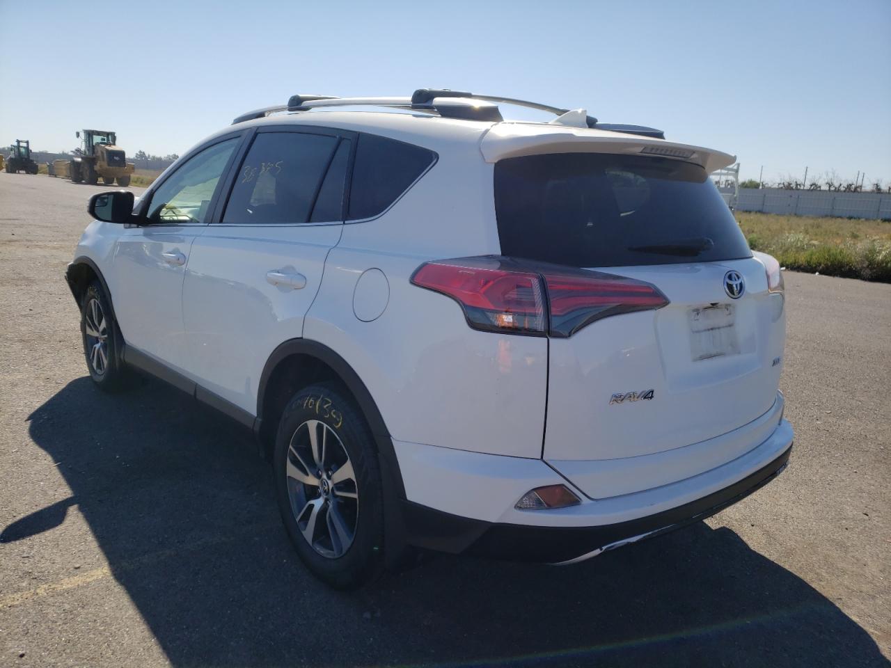 Photo 3 from auction – 2017 TOYOTA RAV4 XLE with VIN JTMWFREV5HJ137796