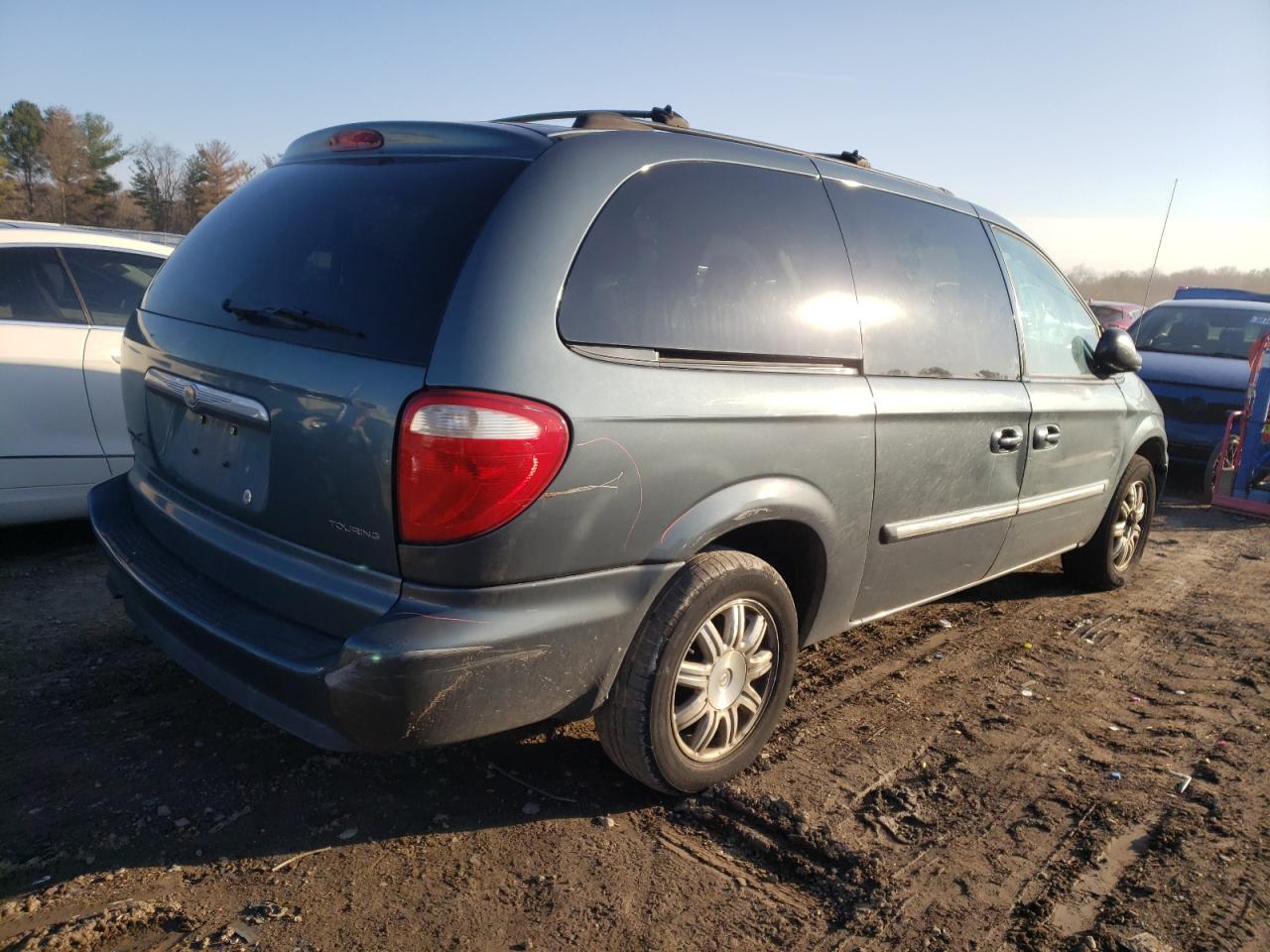 Photo 4 from auction – 2005 CHRYSLER TOWN & COU with VIN 2C4GP54L45R526527