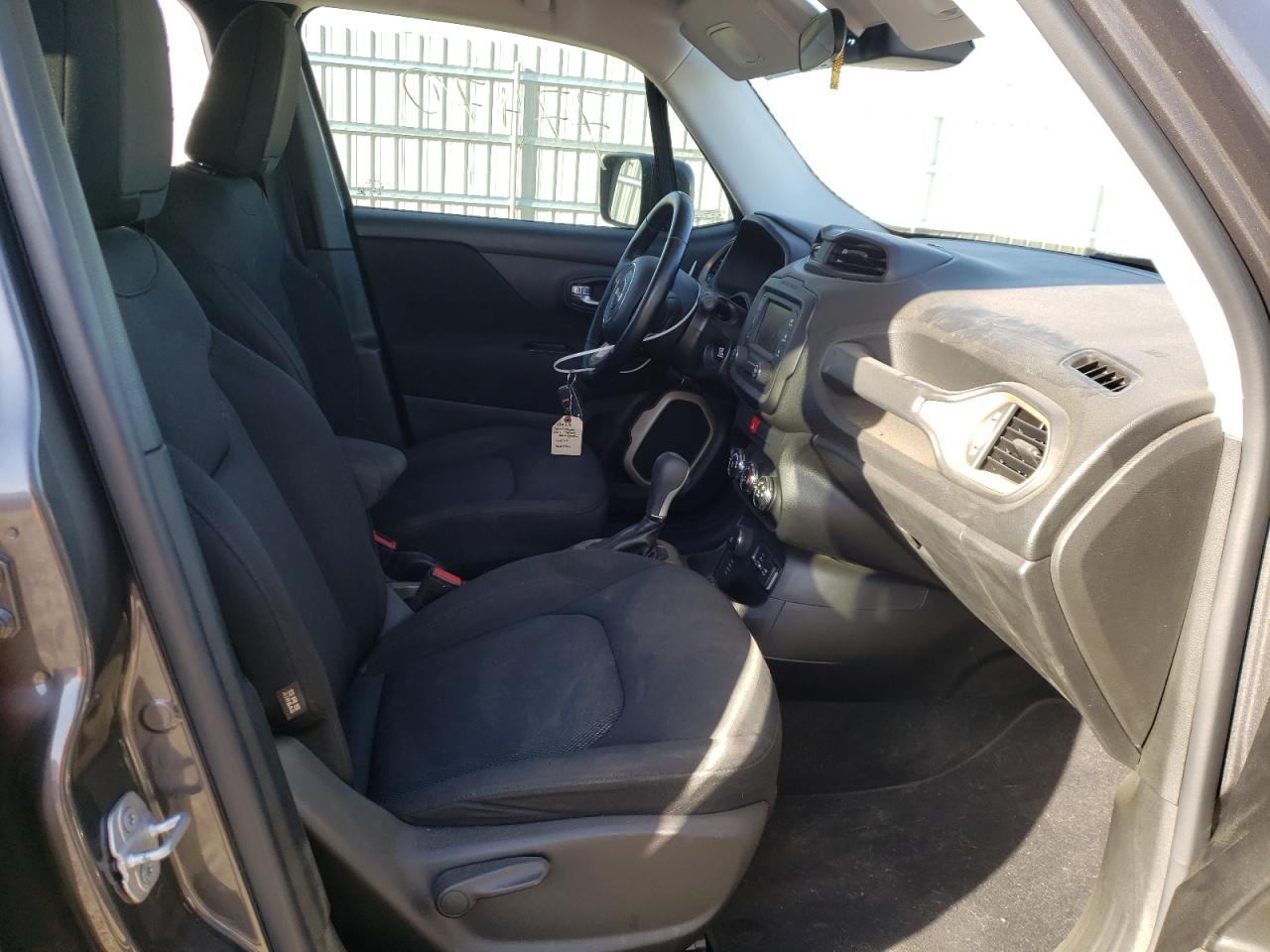 Photo 5 from auction – 2017 JEEP RENEGADE L with VIN ZACCJBBB3HPG55781