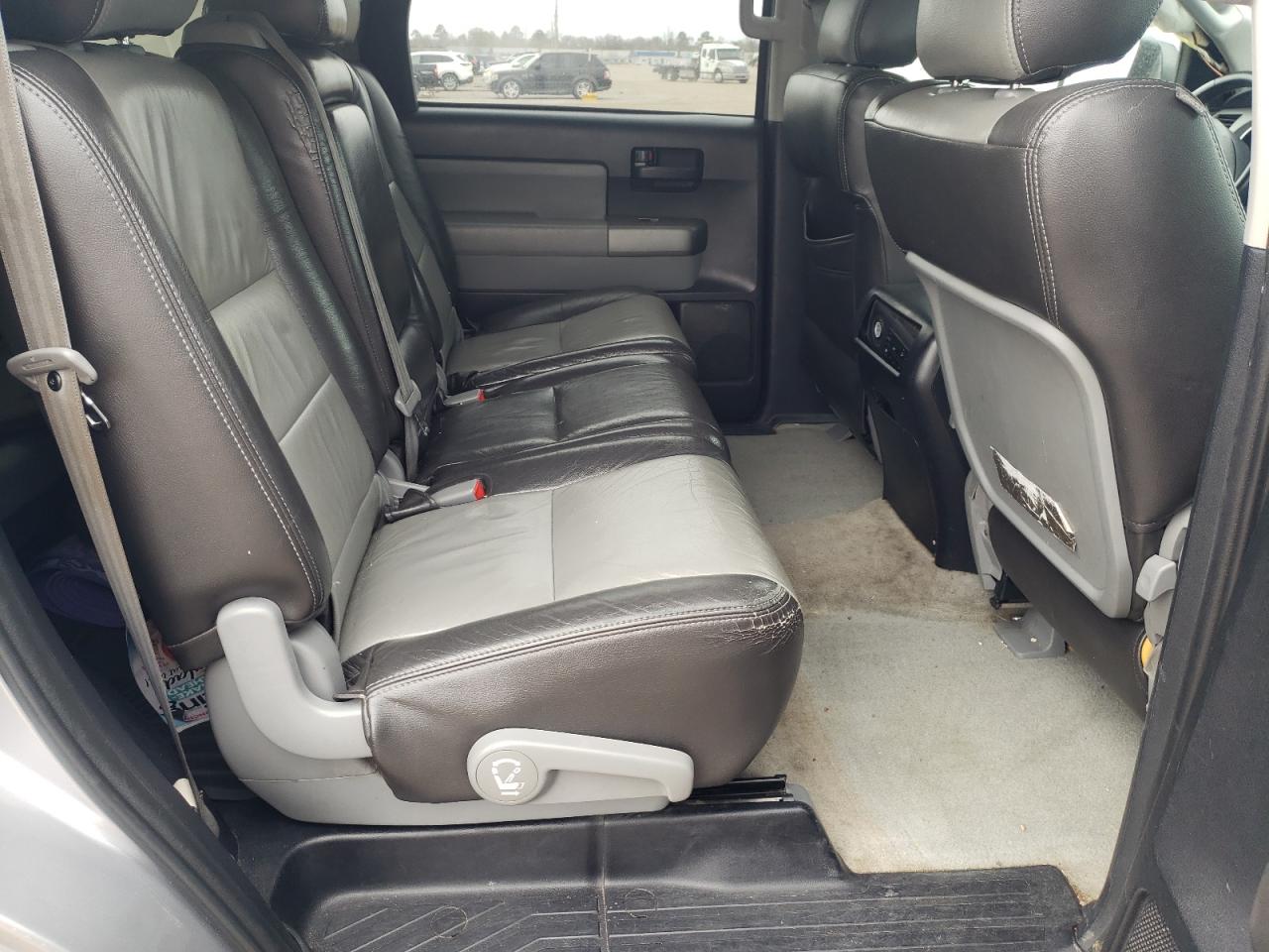 Photo 6 from auction – 2010 TOYOTA SEQUOIA SR with VIN 5TDBY5G19AS028780