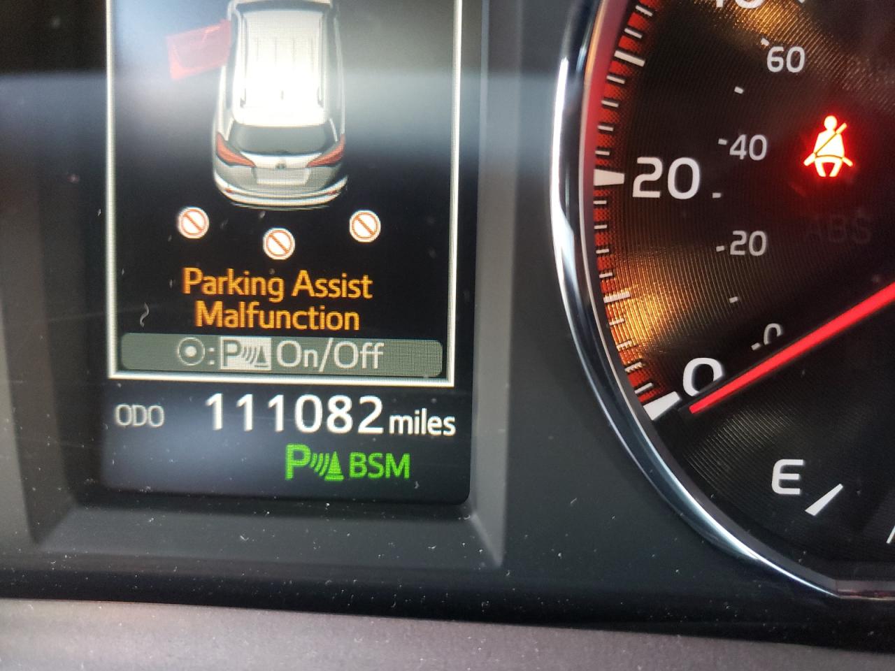 Photo 8 from auction – 2017 TOYOTA RAV4 with VIN JTMJFREVXHJ706488