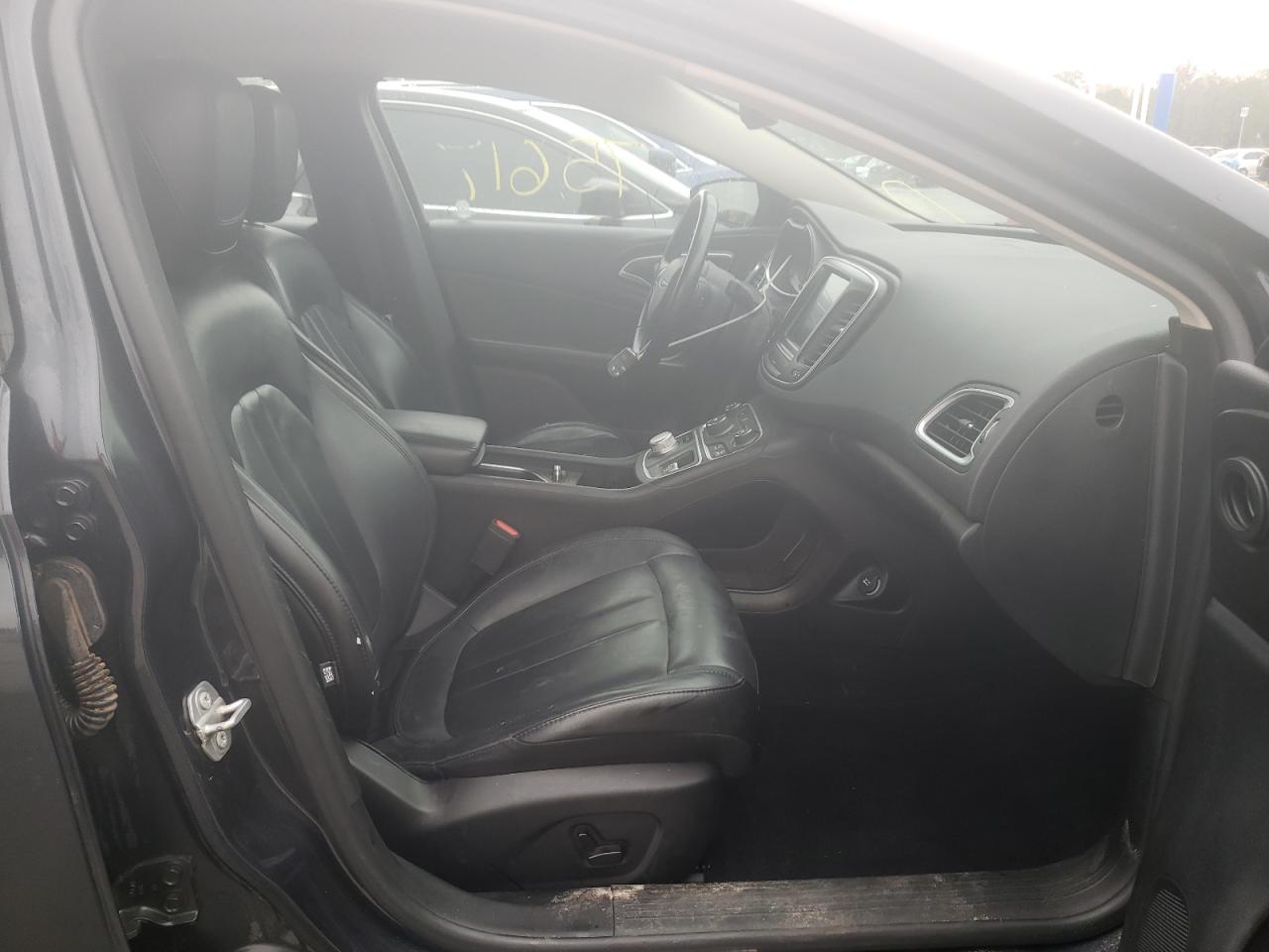 Photo 5 from auction – 2017 CHRYSLER 200 LIMITE with VIN 1C3CCCAB3HN511744