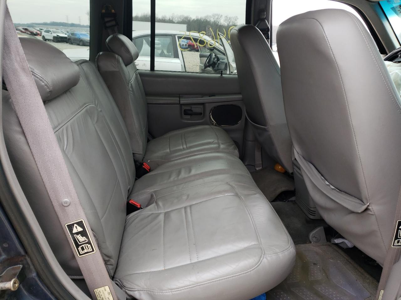 Photo 6 from auction – 2000 FORD EXPLORER X with VIN 1FMZU73E8YUB50336