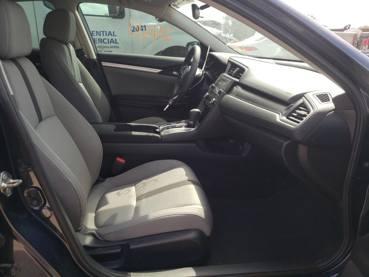 Photo 5 from auction – 2019 HONDA CIVIC LX with VIN 19XFC2F65KE004807