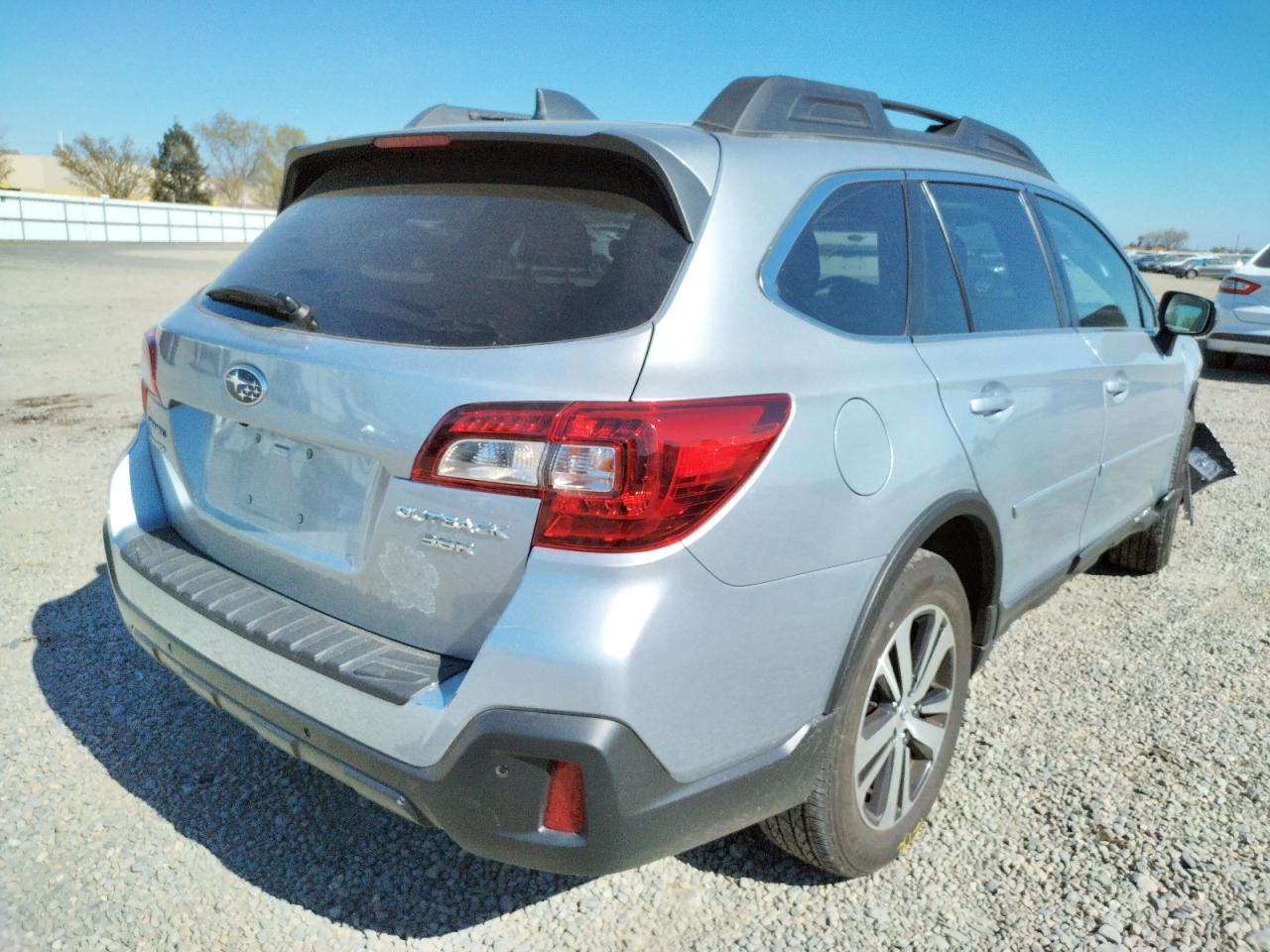 Photo 4 from auction – 2018 SUBARU OUTBACK 3. with VIN 4S4BSENC5J3326908