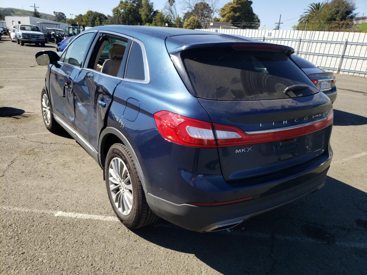 Photo 3 from auction – 2017 LINCOLN MKX SELECT with VIN 2LMPJ6KR8HBL30103