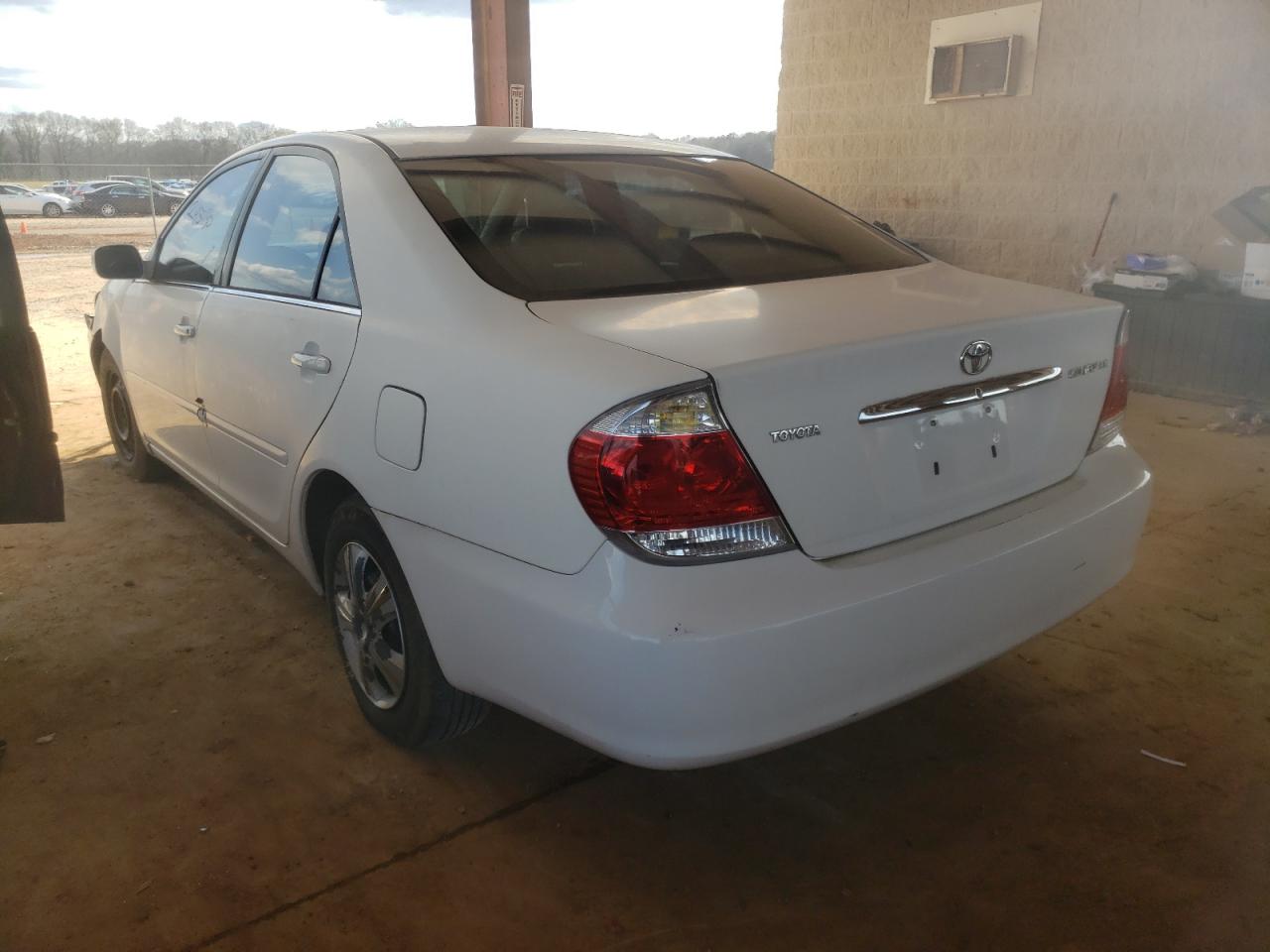 Photo 3 from auction – 2005 TOYOTA CAMRY LE with VIN 4T1BE32K85U590728