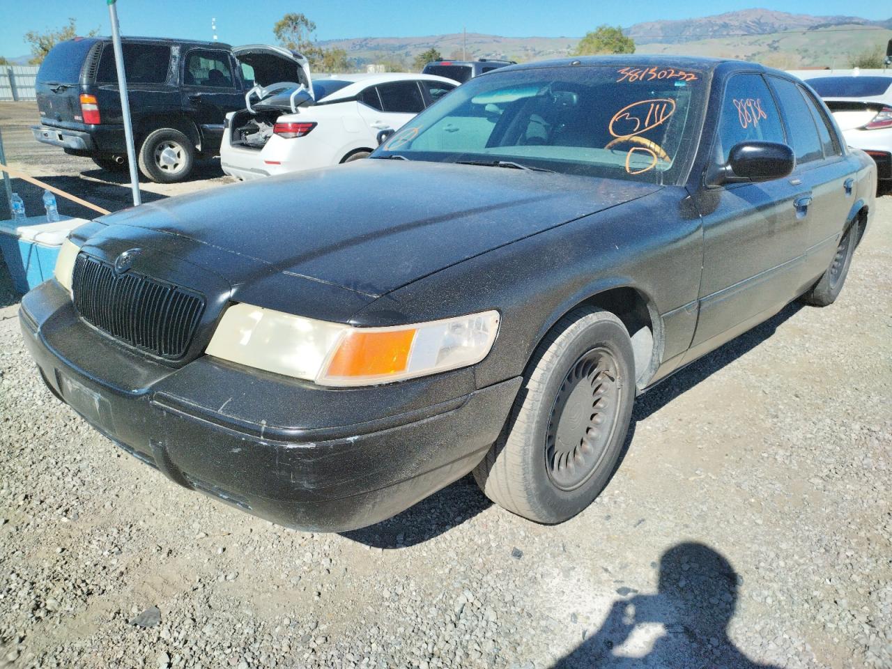 Photo 2 from auction – 2002 MERCURY GRAND MARQ with VIN 2MEFM75W02X634352