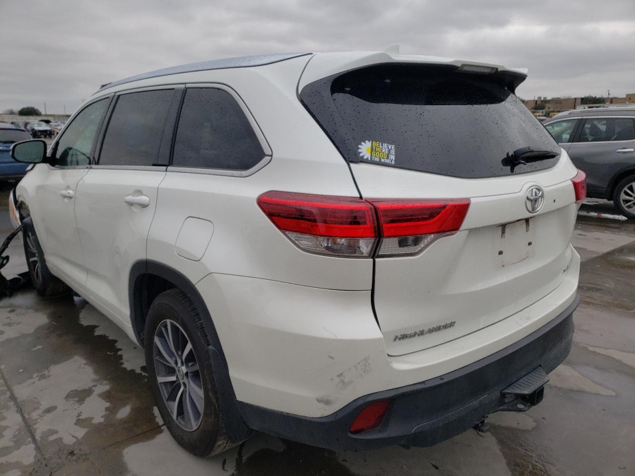 Photo 3 from auction – 2017 TOYOTA HIGHLANDER with VIN 5TDKZRFHXHS516066