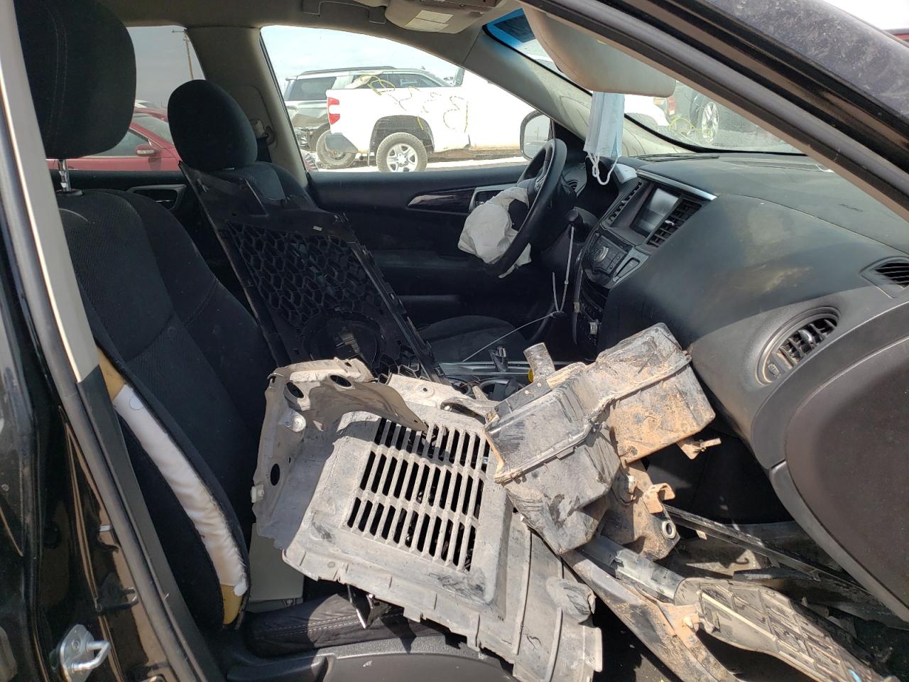 Photo 5 from auction – 2015 NISSAN PATHFINDER with VIN 5N1AR2MN1FC718994