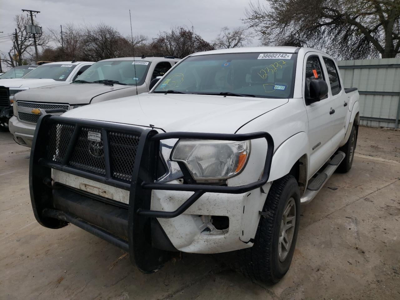 Photo 2 from auction – 2015 TOYOTA TACOMA DOU with VIN 5TFLU4EN1FX123237