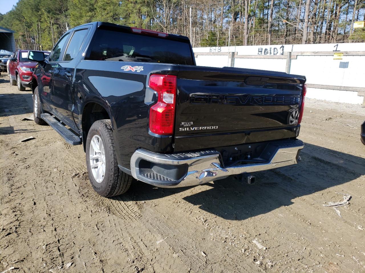 Photo 3 from auction – 2020 CHEVROLET SILVERADO with VIN 1GCUYDED7LZ335172