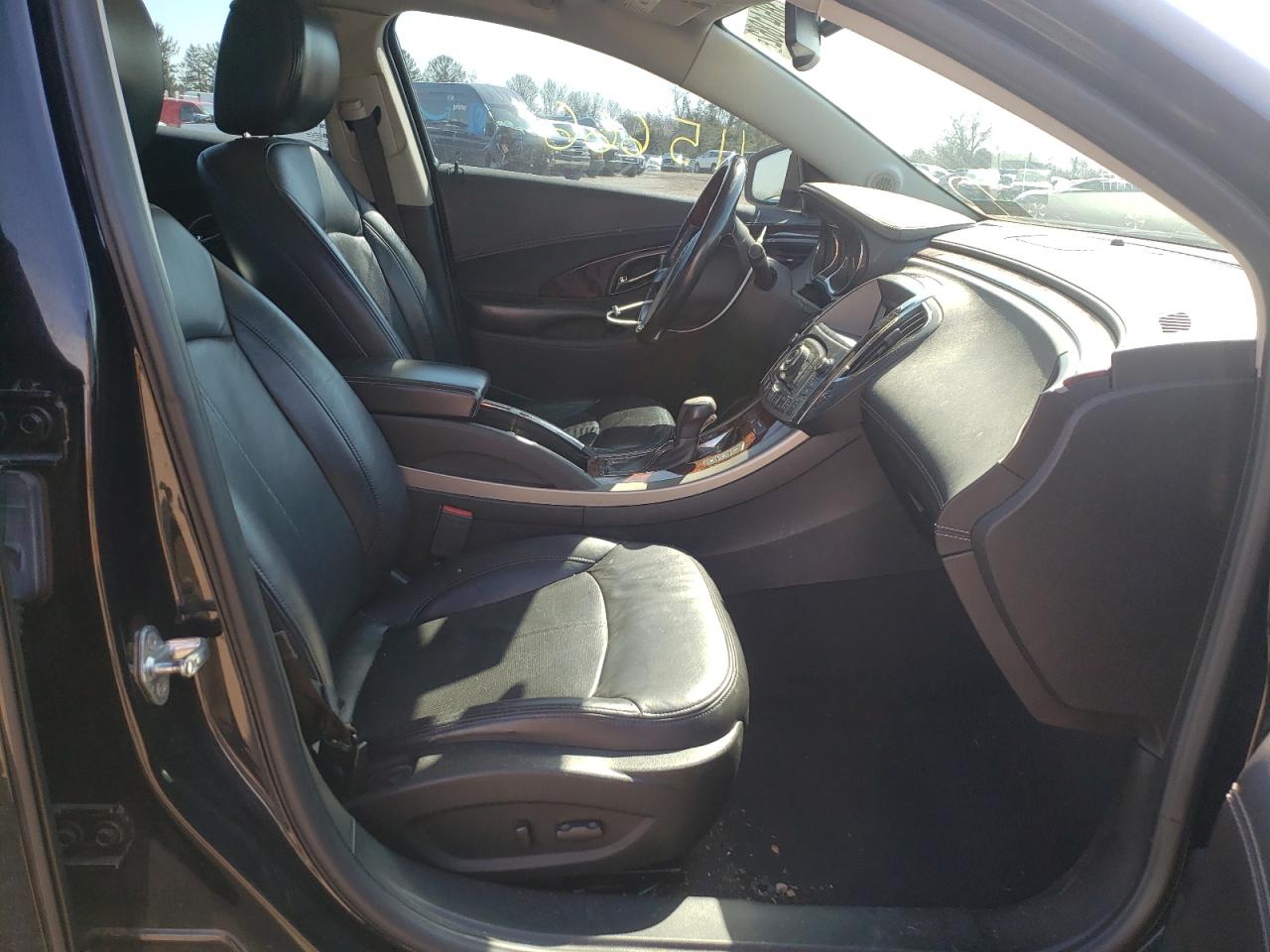 Photo 5 from auction – 2011 BUICK LACROSSE C with VIN 1G4GE5ED4BF315811