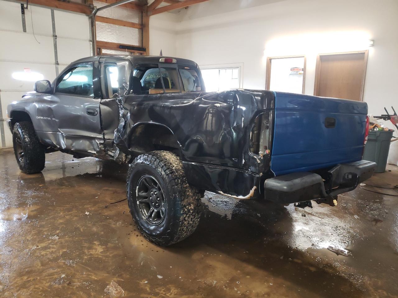 Photo 3 from auction – 2002 DODGE DAKOTA SPO with VIN 1B7GG32N92S503733
