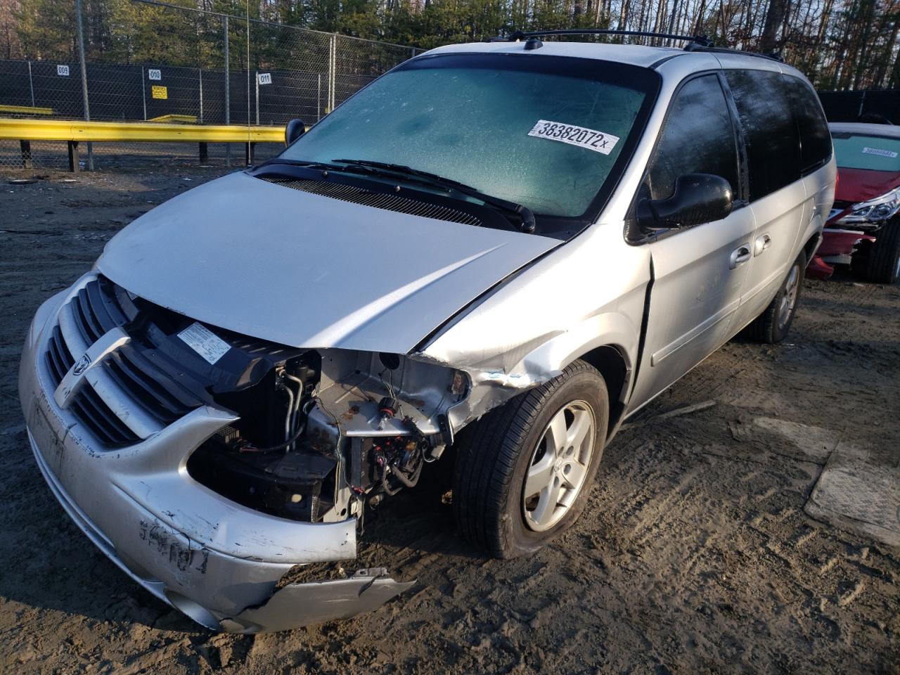 Photo 2 from auction – 2005 DODGE GRAND CARA with VIN 2D4GP44L45R524015