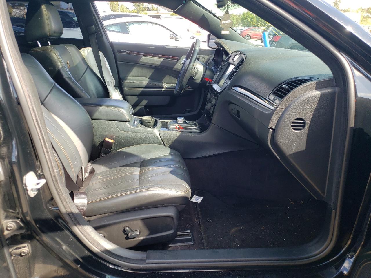 Photo 5 from auction – 2016 CHRYSLER 300 S with VIN 2C3CCABGXGH282596