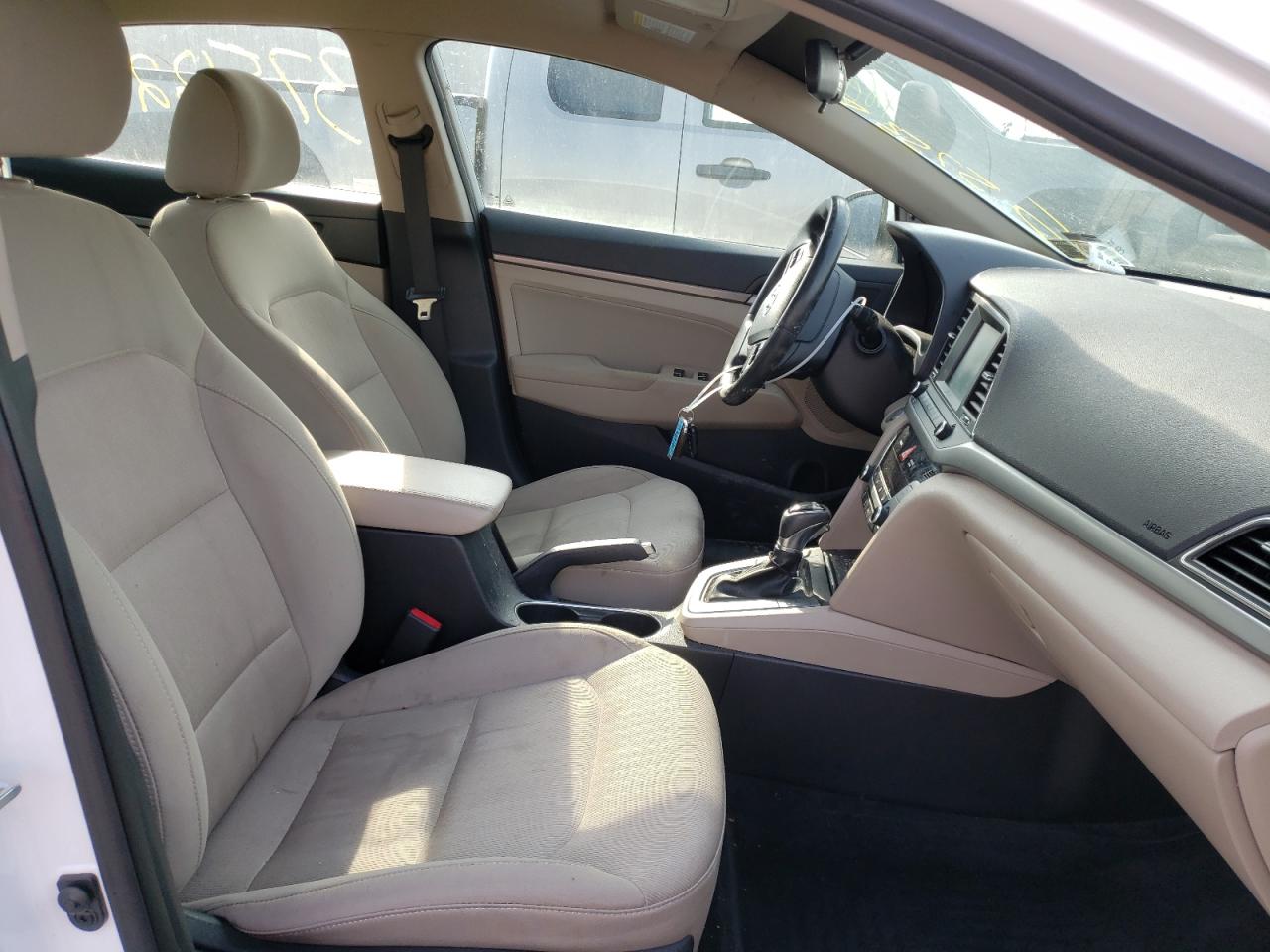 Photo 5 from auction – 2017 HYUNDAI ELANTRA SE with VIN 5NPD84LFXHH015153