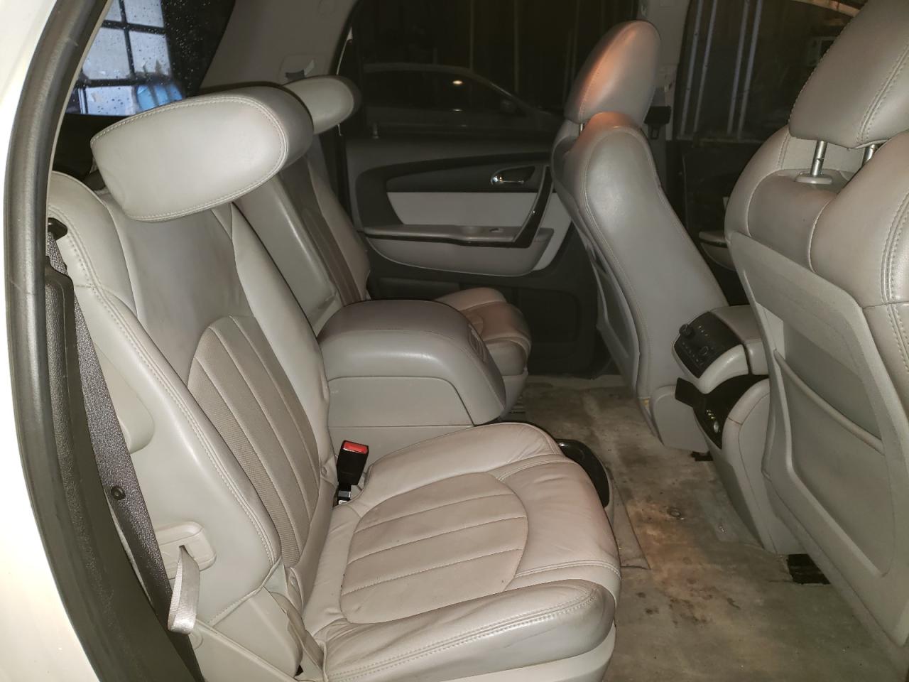 Photo 6 from auction – 2011 GMC ACADIA DEN with VIN 1GKKVTED8BJ154187