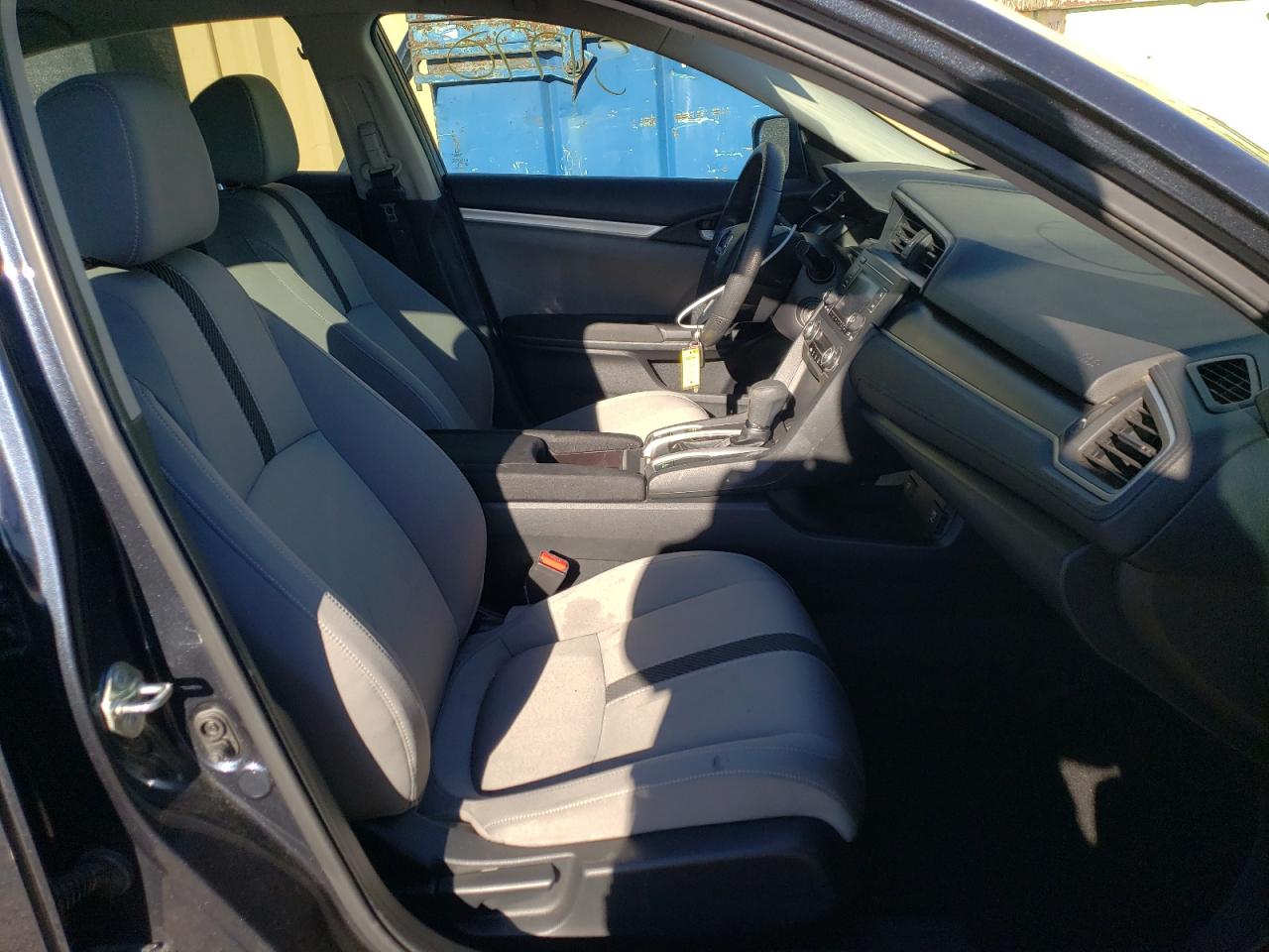 Photo 5 from auction – 2017 HONDA CIVIC LX with VIN 2HGFC2F59HH563735