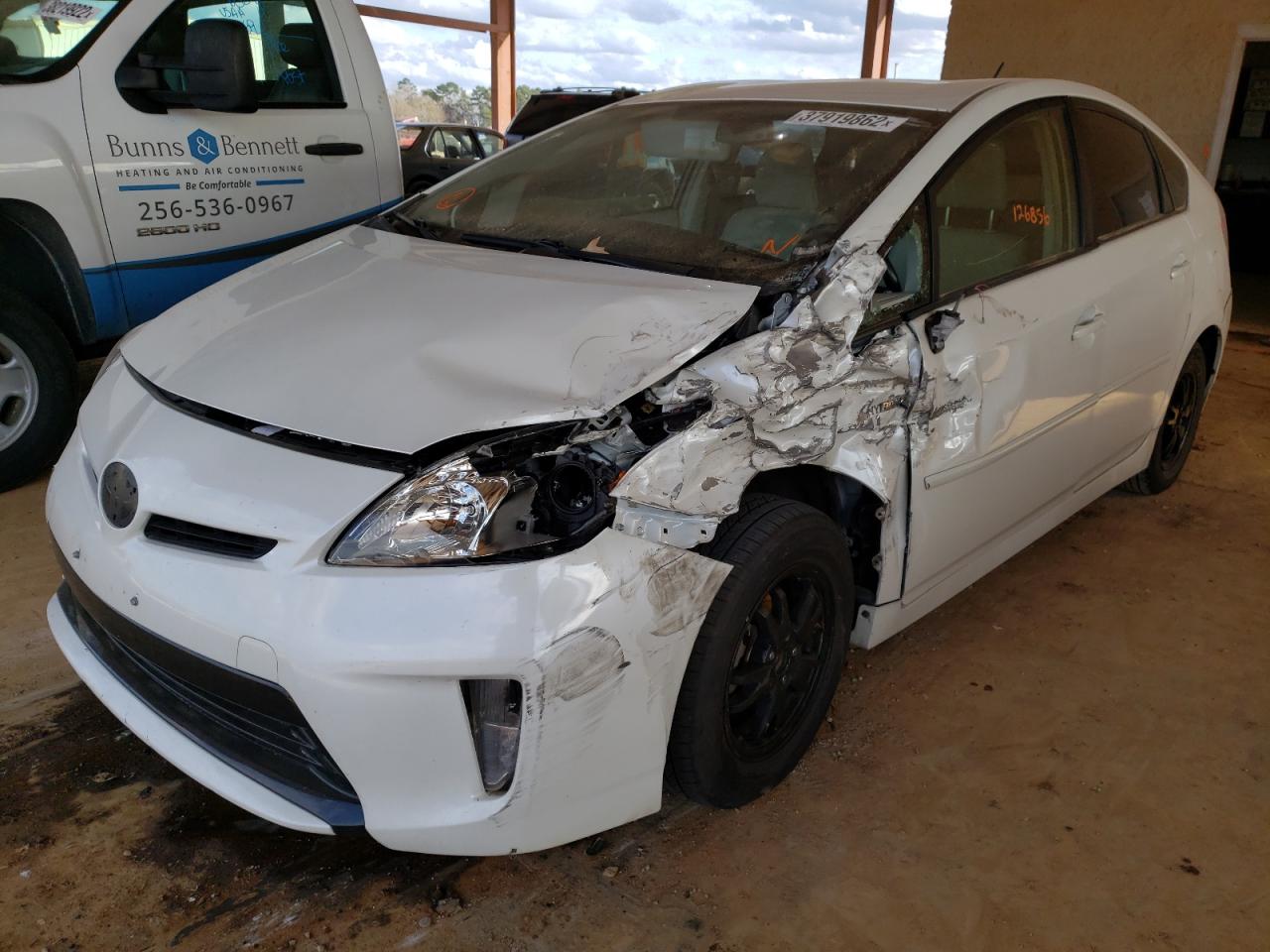 Photo 2 from auction – 2014 TOYOTA PRIUS with VIN JTDKN3DU0E0376231