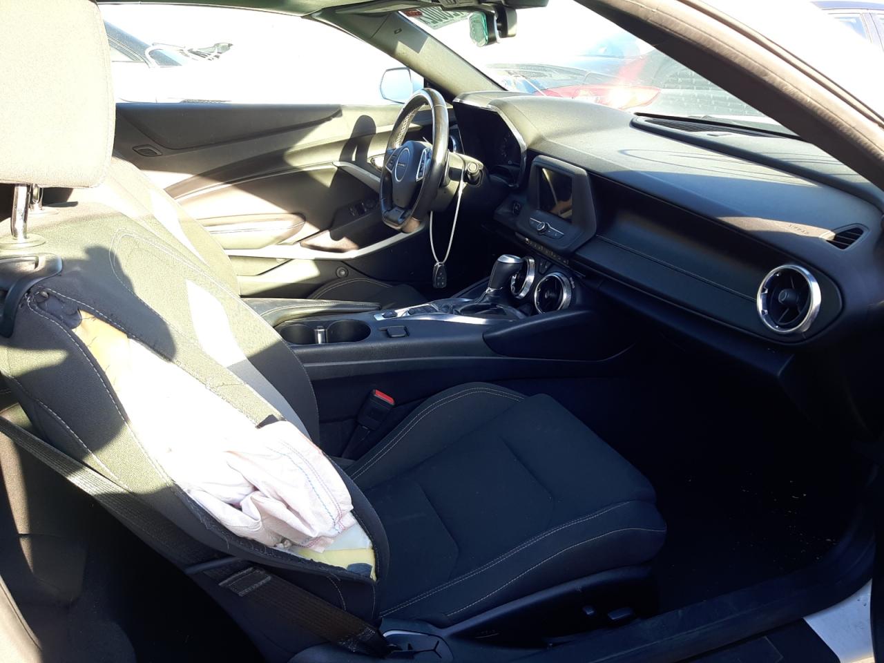 Photo 5 from auction – 2019 CHEVROLET CAMARO LS with VIN 1G1FB3DX4K0150055