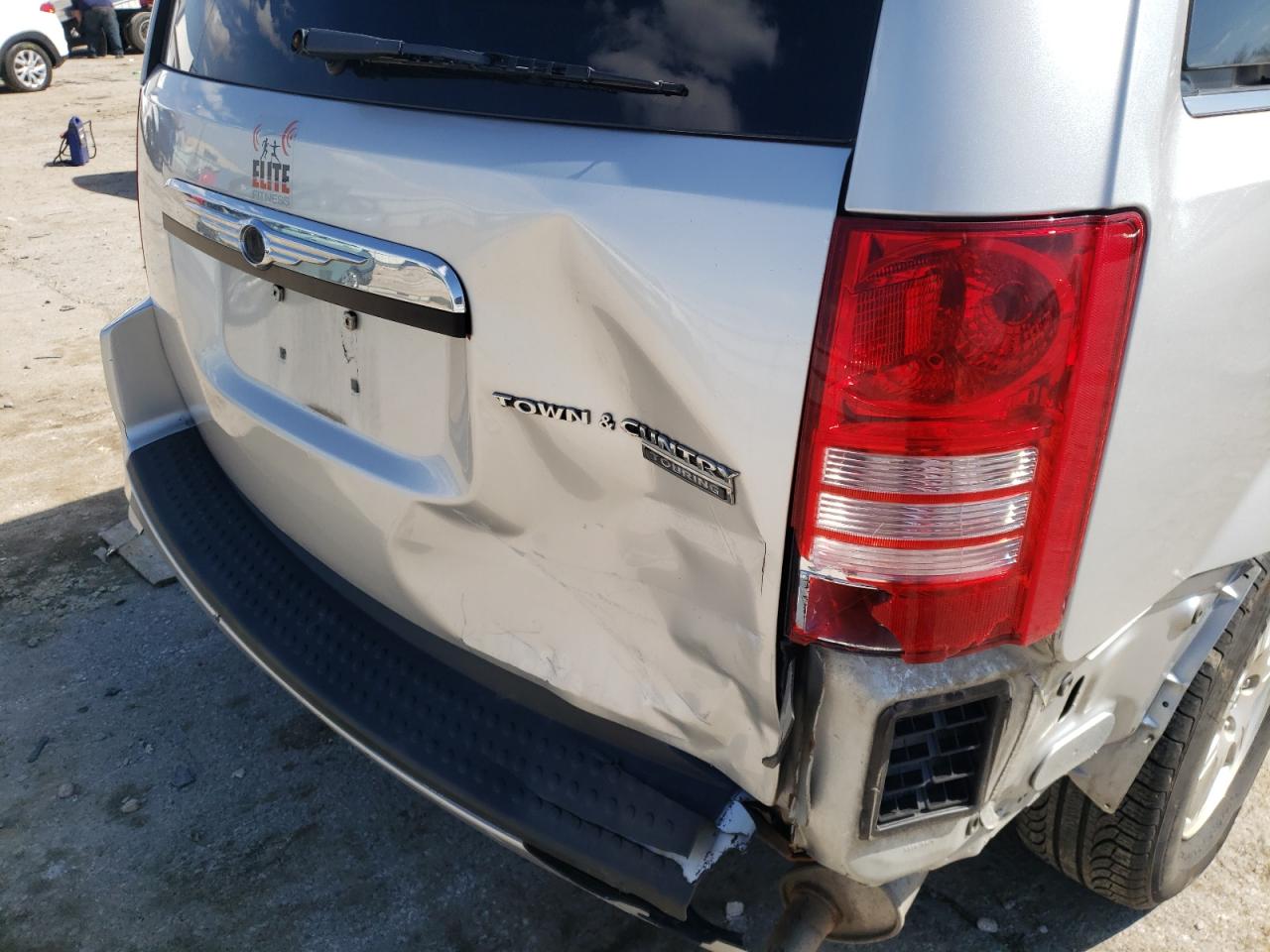 Photo 9 from auction – 2008 CHRYSLER TOWN & COU with VIN 2A8HR54P68R825855