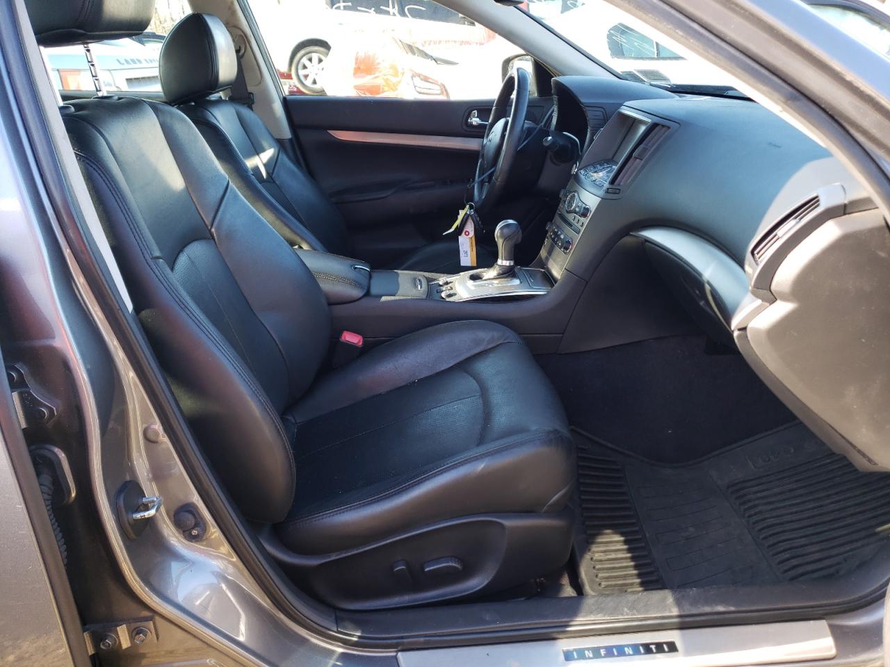 Photo 5 from auction – 2015 INFINITI Q40 with VIN JN1CV6AR0FM520539