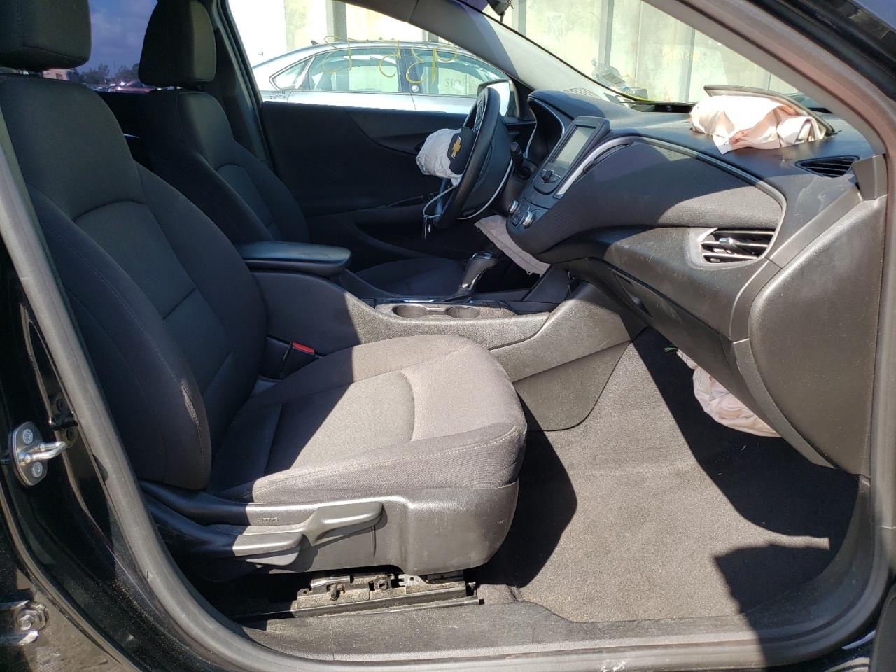 Photo 5 from auction – 2017 CHEVROLET MALIBU LS with VIN 1G1ZB5ST1HF219959