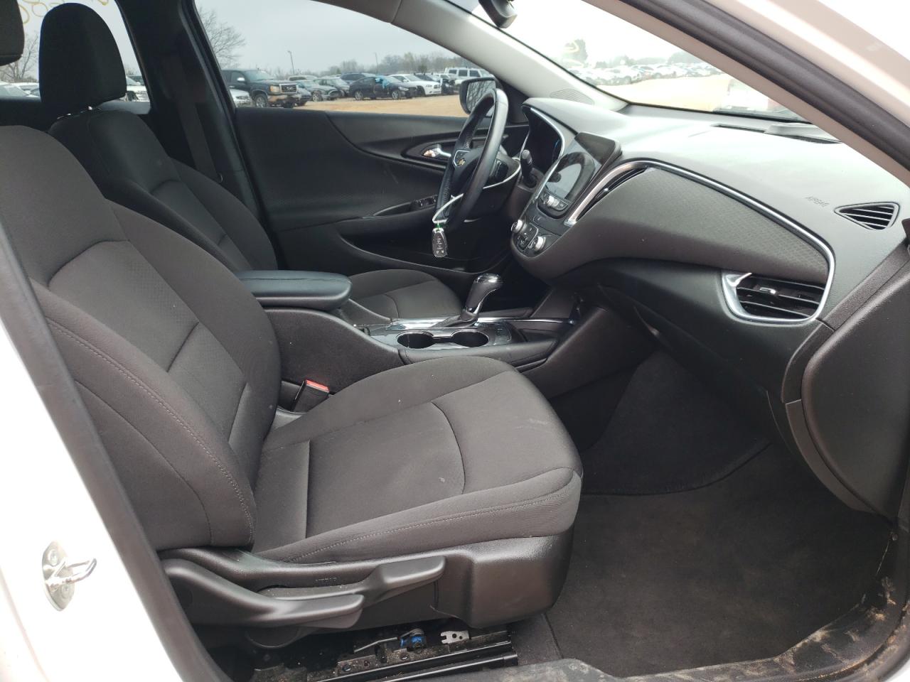 Photo 5 from auction – 2018 CHEVROLET MALIBU LT with VIN 1G1ZD5ST3JF231675