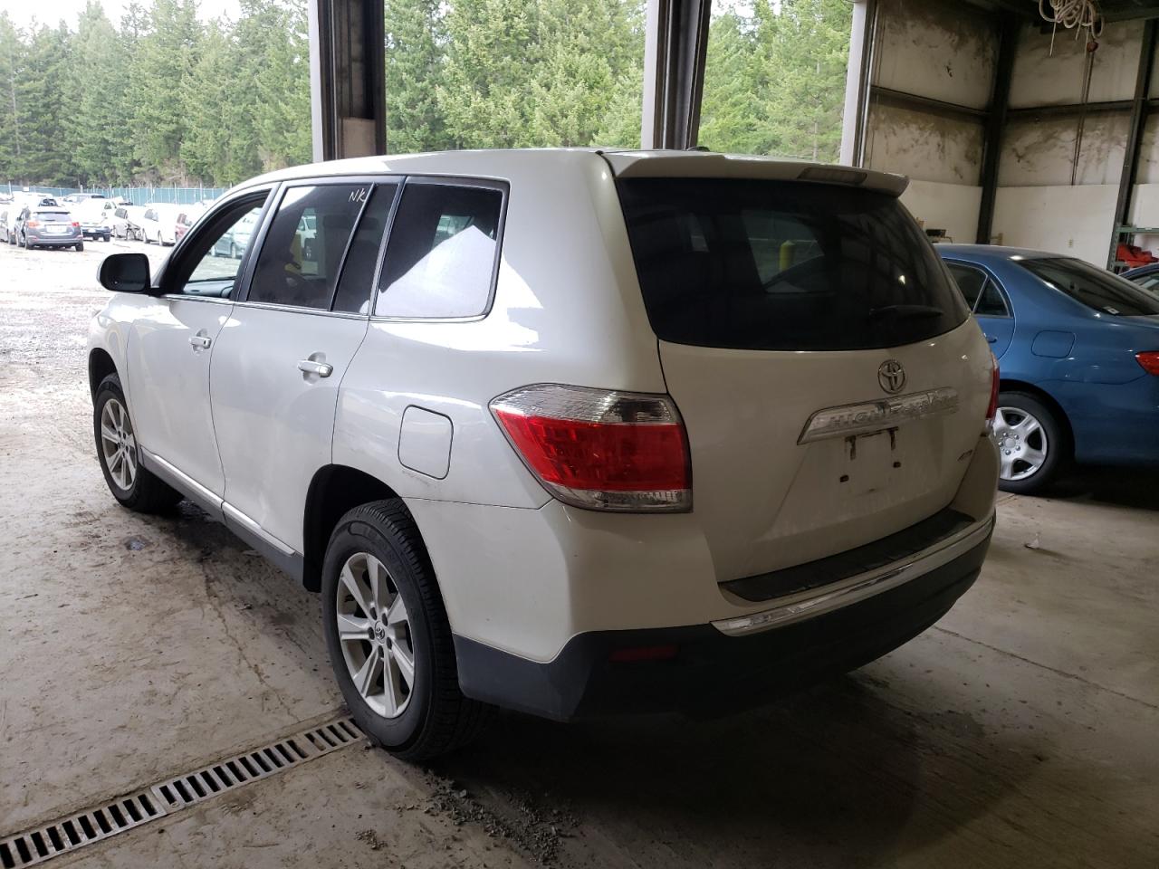 Photo 3 from auction – 2012 TOYOTA HIGHLANDER with VIN 5TDBK3EHXCS170872