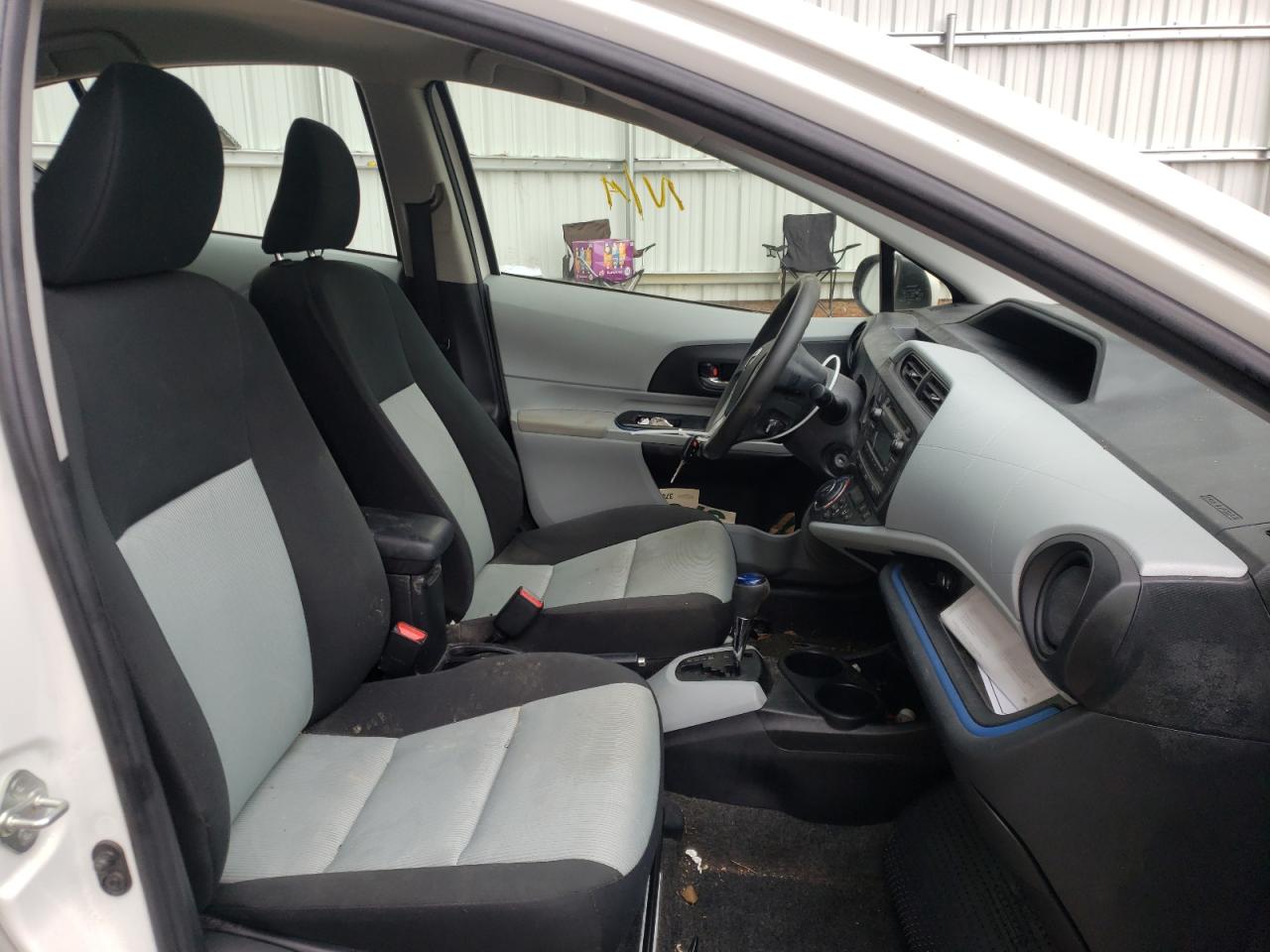 Photo 5 from auction – 2012 TOYOTA PRIUS C with VIN JTDKDTB35C1515256