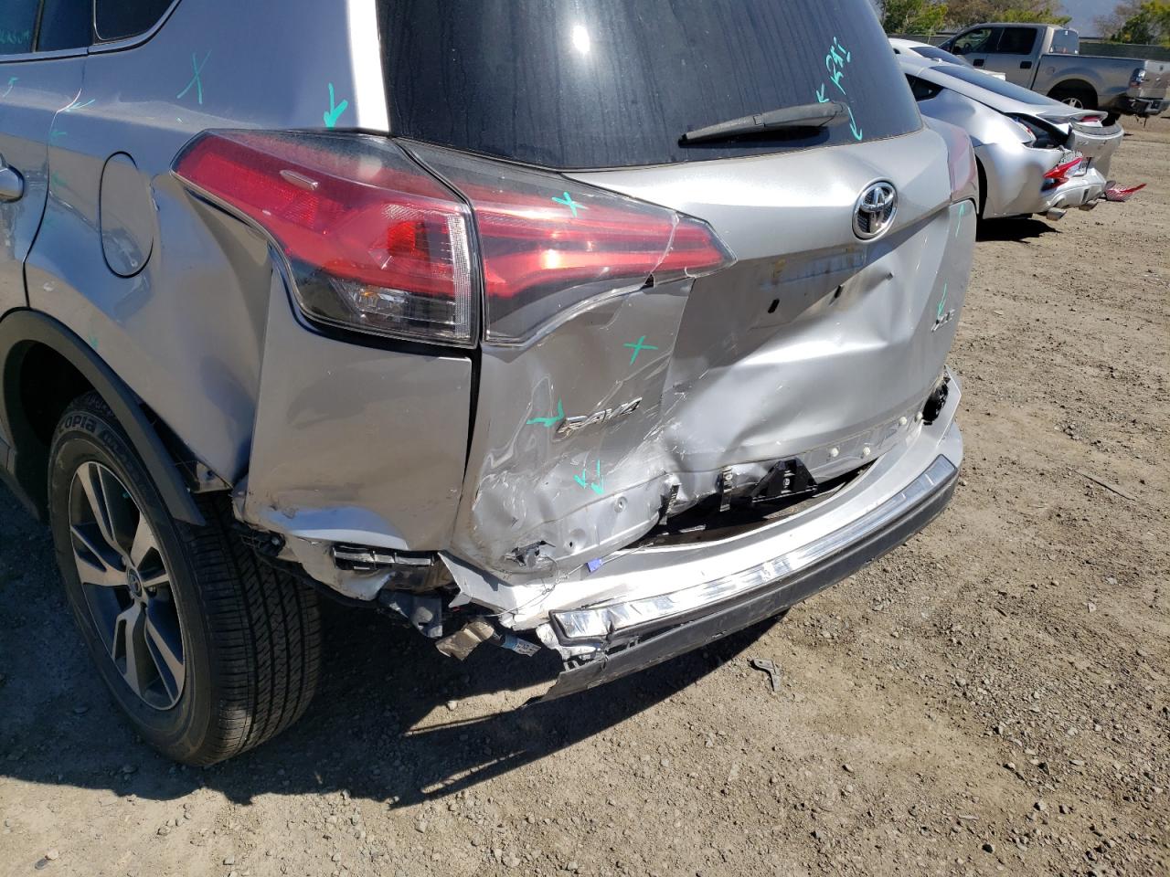 Photo 9 from auction – 2017 TOYOTA RAV4 XLE with VIN 2T3WFREV2HW379463