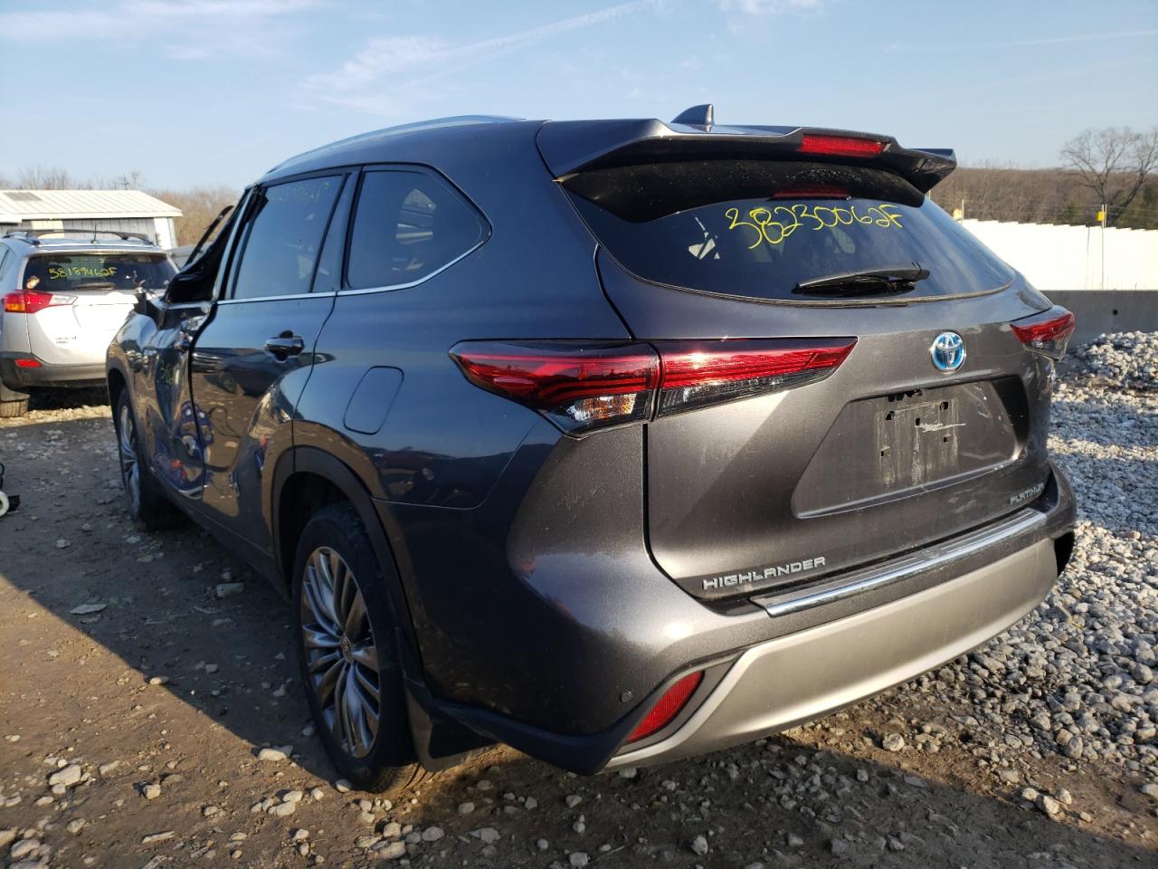Photo 3 from auction – 2020 TOYOTA HIGHLANDER with VIN 5TDEBRCH8LS011853