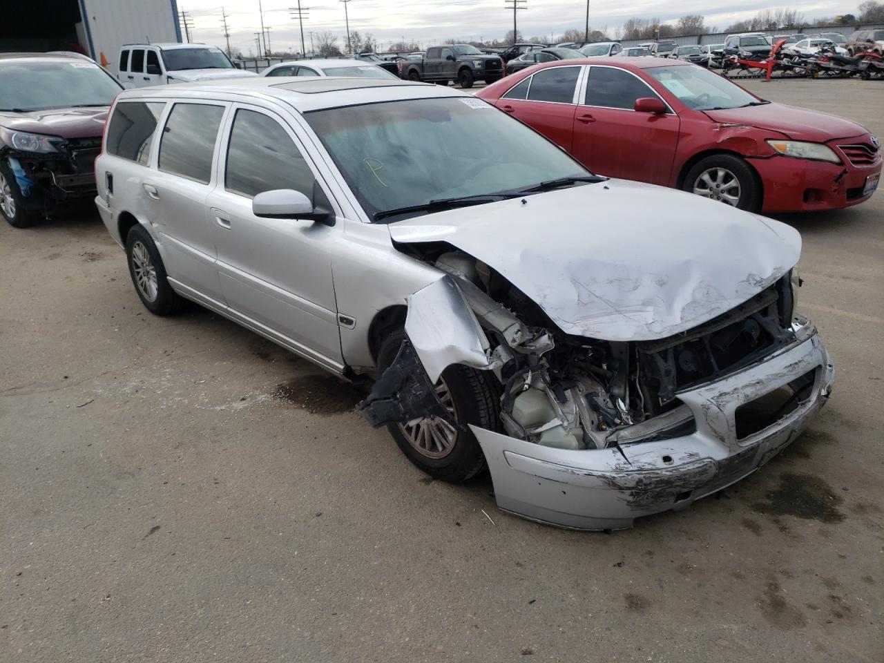 VOLVO V70 2005 with VIN YV1SW612852492664 - Photo from auction