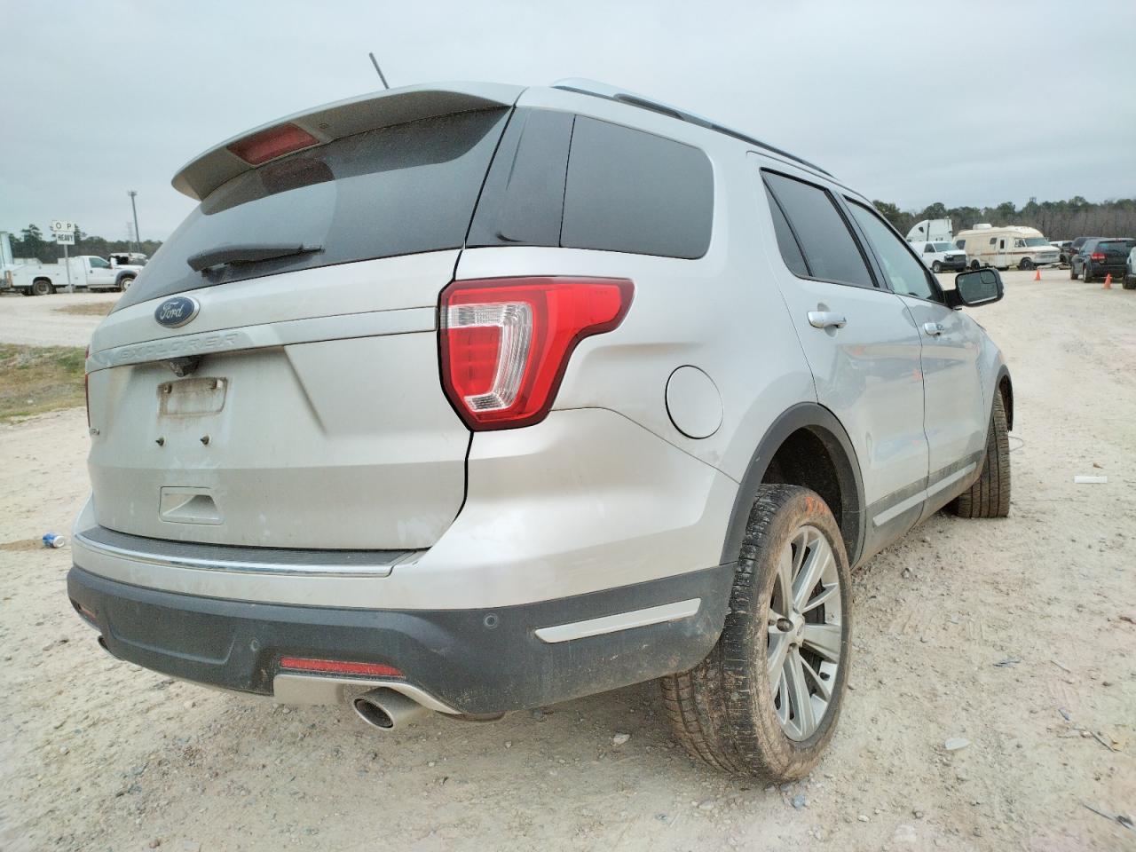 Photo 4 from auction – 2018 FORD EXPLORER L with VIN 1FM5K7F85JGA45915