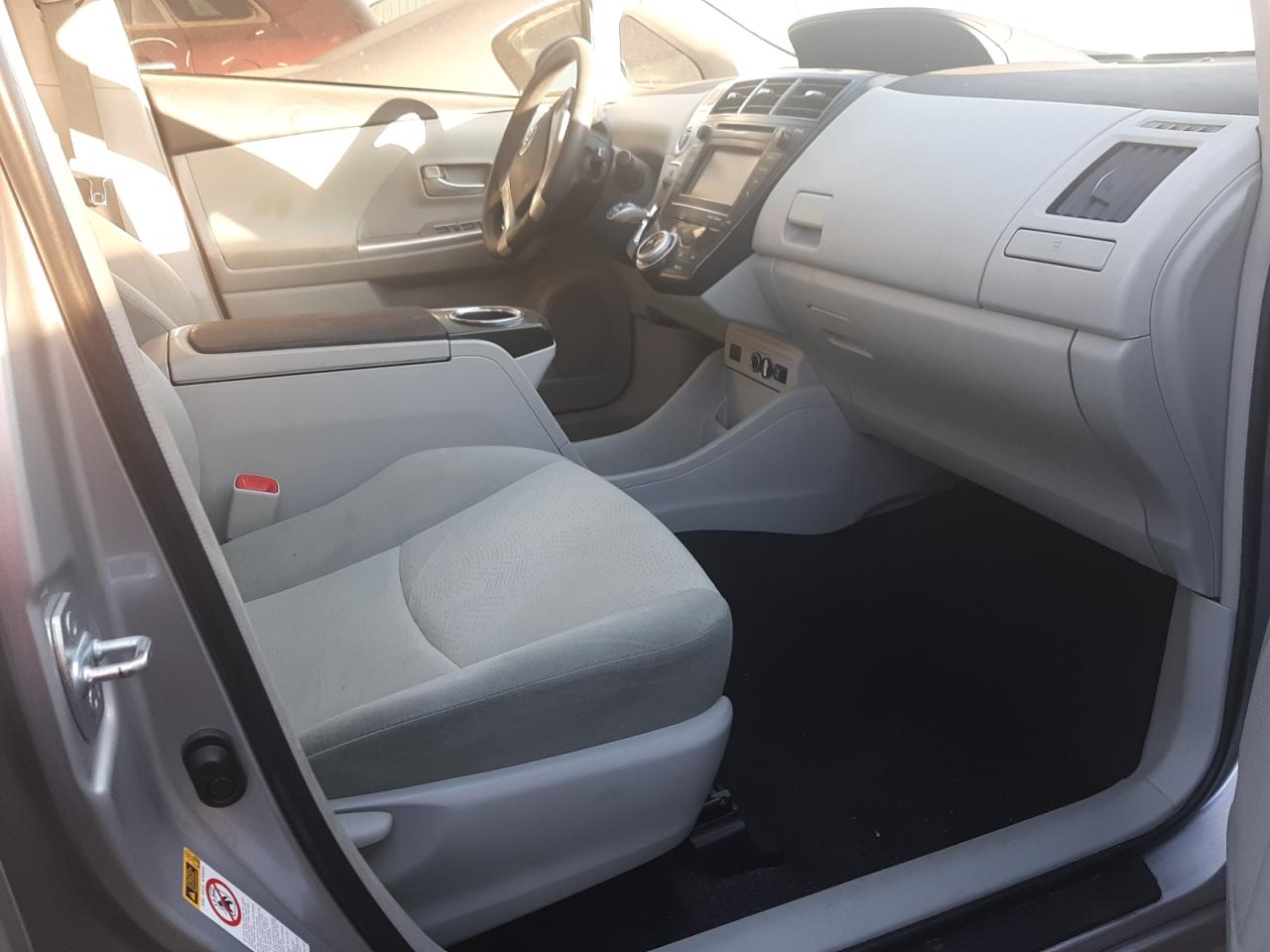 Photo 5 from auction – 2013 TOYOTA PRIUS V with VIN JTDZN3EU2D3255162