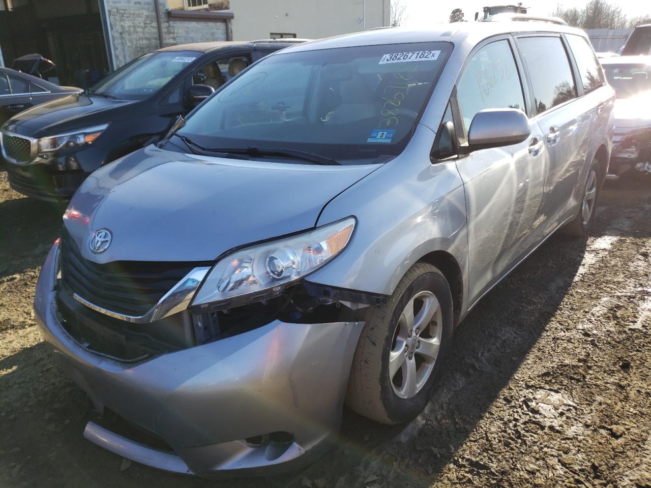 Zdjęcie 2 z aukcji – 2012 TOYOTA SIENNA LE z VIN 5TDKK3DC1CS216613