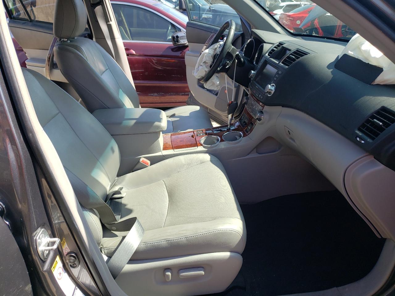 Photo 5 from auction – 2012 TOYOTA HIGHLANDER with VIN 5TDDK3EHXCS145205