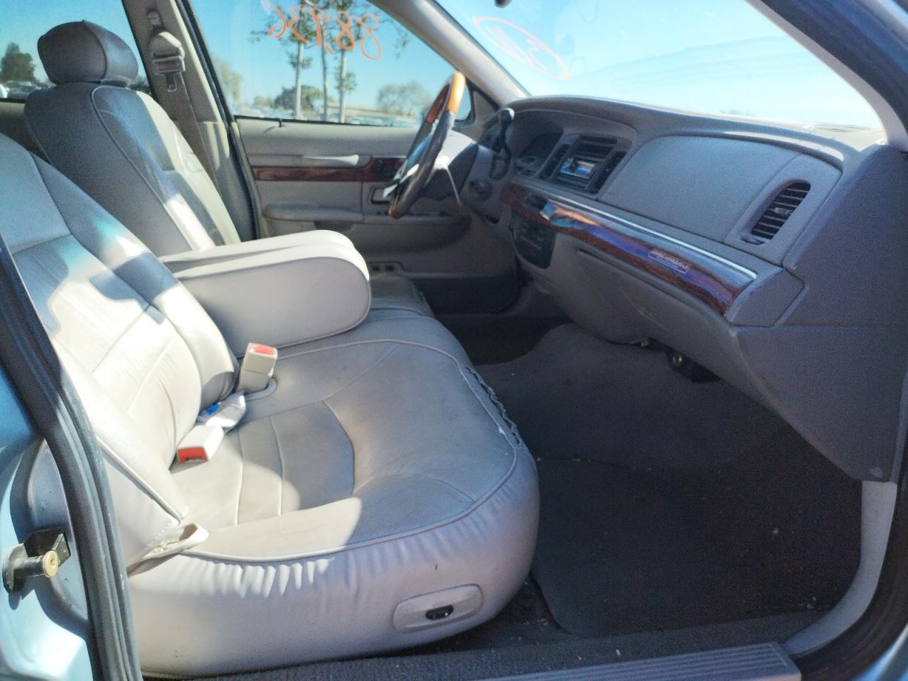 Photo 5 from auction – 2002 MERCURY GRAND MARQ with VIN 2MEFM75W02X634352