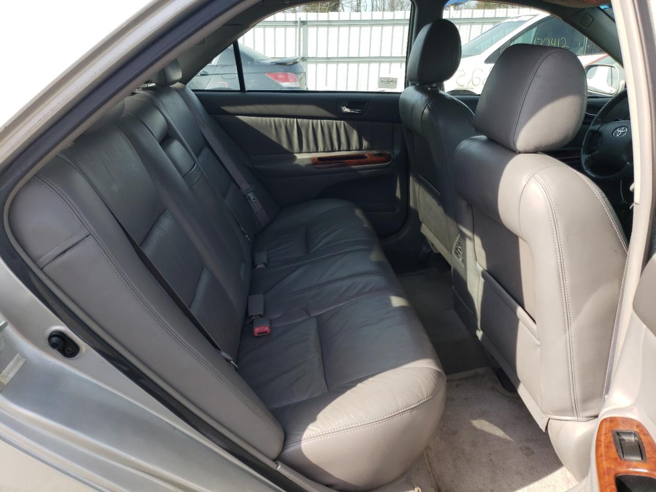 Photo 6 from auction – 2002 TOYOTA CAMRY LE with VIN 4T1BE30K02U505976